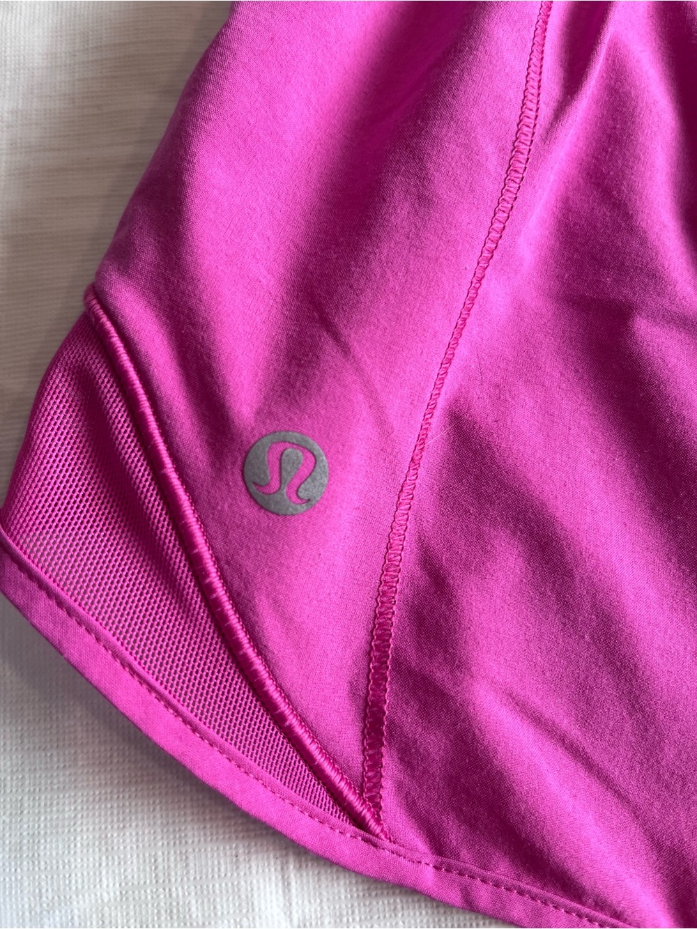 Lululemon Hotty Hot Pink Shorts W7AWBT - Picture 2 of 9